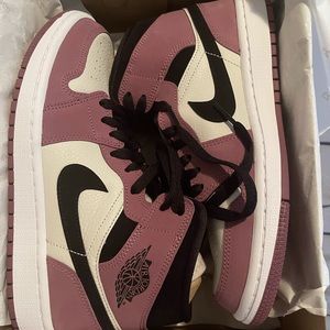 Air Jordan 1 mid